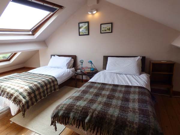 2 West View photo 10