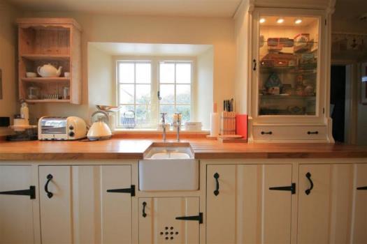 n79rlb--church cottage burford0679