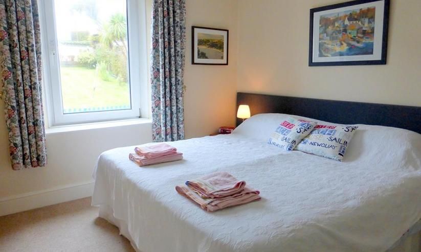 Second garden-facing bedroom with King-size bed (can be split to two singles), radio_CD player