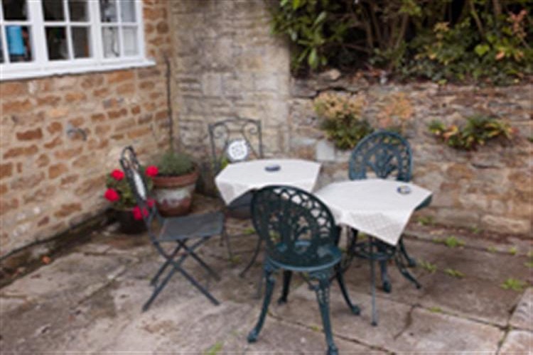 oduw9v-hookycourtyard